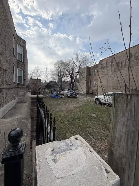 4021 W Jackson Blvd, Chicago, IL 60624