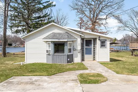1906 River Terrace Dr, Johnsburg, IL 60051