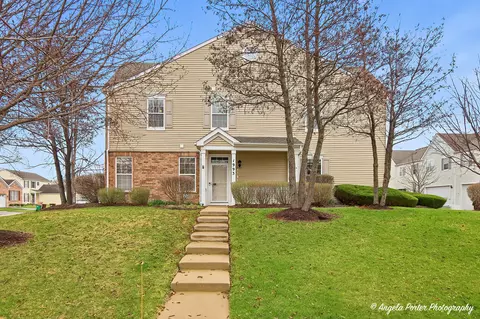 1993 Yasgur Dr, Woodstock, IL 60098