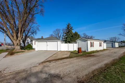 Exterior - 101 E D St, Alpha, IL 61413 photo 5 of 12