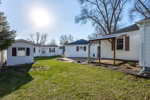 Exterior - 101 E D St, Alpha, IL 61413 photo 12 of 12