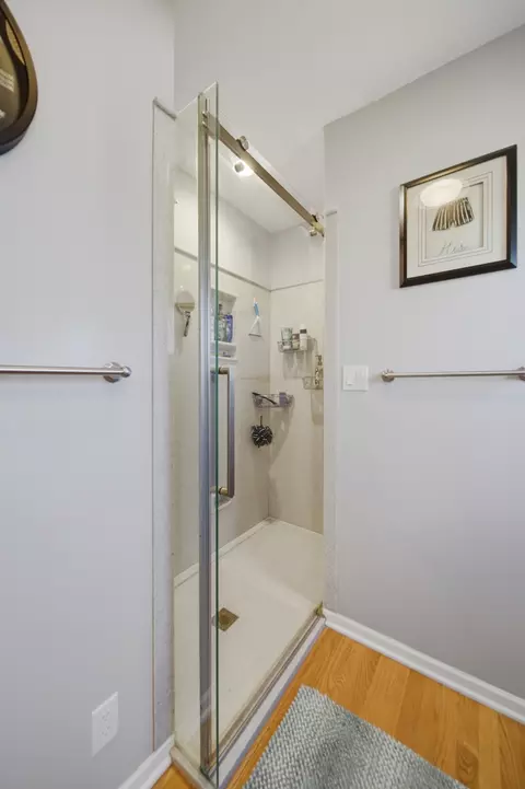 Bath - 1101 Northridge Dr, Dixon, IL 61021 photo 2 of 3