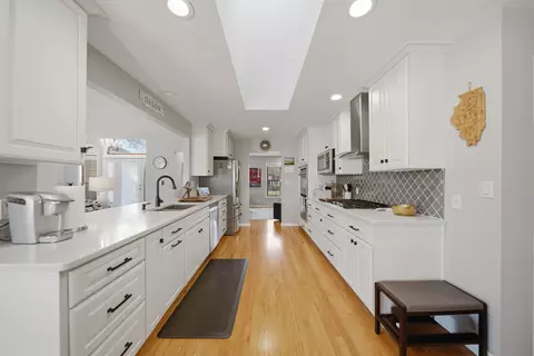 Kitchen - 1101 Northridge Dr, Dixon, IL 61021 photo 2 of 7