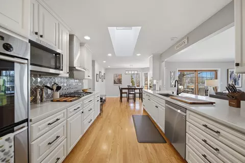 Kitchen - 1101 Northridge Dr, Dixon, IL 61021 photo 1 of 7