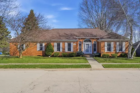 Exterior - 1101 Northridge Dr, Dixon, IL 61021 photo 6 of 7