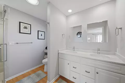 Bath - 1101 Northridge Dr, Dixon, IL 61021 photo 1 of 3