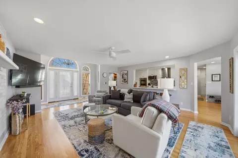 Living - 1101 Northridge Dr, Dixon, IL 61021 photo 3 of 5