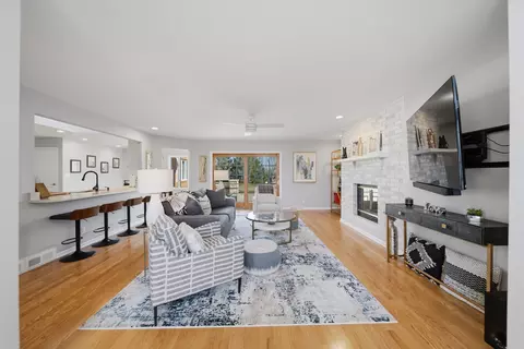 Living - 1101 Northridge Dr, Dixon, IL 61021 photo 1 of 5