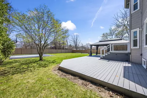 Exterior - 155 Lilac Ln, Wheeling, IL 60090 photo 5 of 10