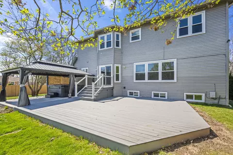 Exterior - 155 Lilac Ln, Wheeling, IL 60090 photo 9 of 10