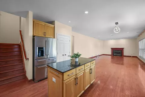 Living - 155 Lilac Ln, Wheeling, IL 60090 photo 6 of 9