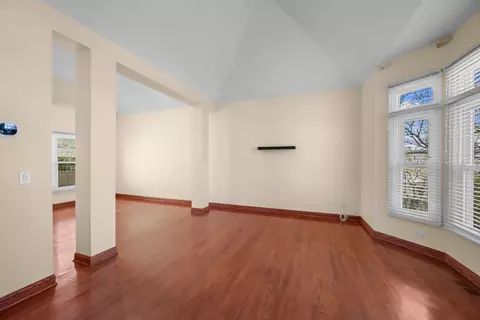 Living - 155 Lilac Ln, Wheeling, IL 60090 photo 3 of 9
