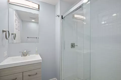 Bath - 155 Lilac Ln, Wheeling, IL 60090 photo 6 of 6