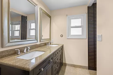 Bath - 155 Lilac Ln, Wheeling, IL 60090 photo 4 of 6