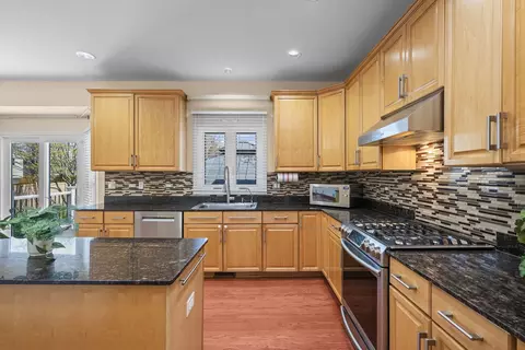 Kitchen - 155 Lilac Ln, Wheeling, IL 60090 photo 1 of 4