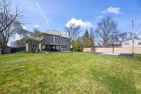 Exterior - 155 Lilac Ln, Wheeling, IL 60090 photo 8 of 10