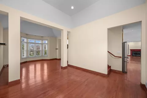 Living - 155 Lilac Ln, Wheeling, IL 60090 photo 5 of 9