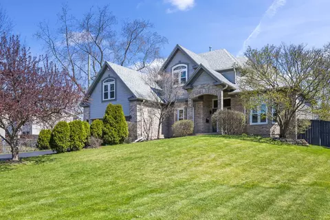 155 Lilac Ln, Wheeling, IL 60090