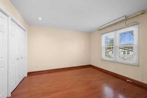 Bedroom - 155 Lilac Ln, Wheeling, IL 60090 photo 3 of 4