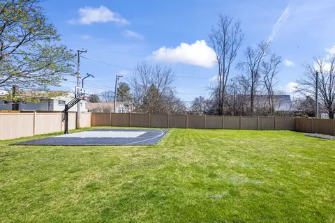 Exterior - 155 Lilac Ln, Wheeling, IL 60090 photo 6 of 10