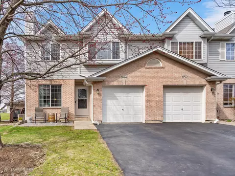 844 N 1st St, Elburn, IL 60119