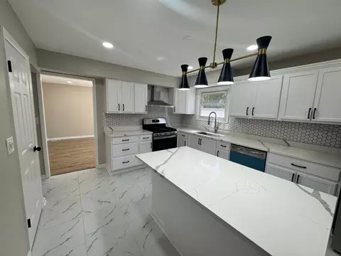 Kitchen - 940 Tanglewood Dr, Wheeling, IL 60090 photo 1 of 5