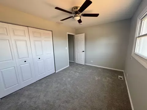 Bedroom - 940 Tanglewood Dr, Wheeling, IL 60090 photo 11 of 12