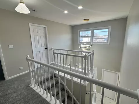 Entry Way - 940 Tanglewood Dr, Wheeling, IL 60090 photo 7 of 8