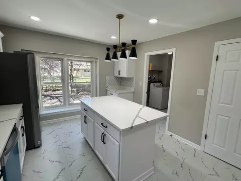 Kitchen - 940 Tanglewood Dr, Wheeling, IL 60090 photo 4 of 5