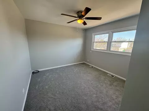 Bedroom - 940 Tanglewood Dr, Wheeling, IL 60090 photo 1 of 12