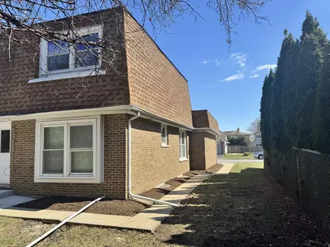 Exterior - 940 Tanglewood Dr, Wheeling, IL 60090 photo 3 of 4