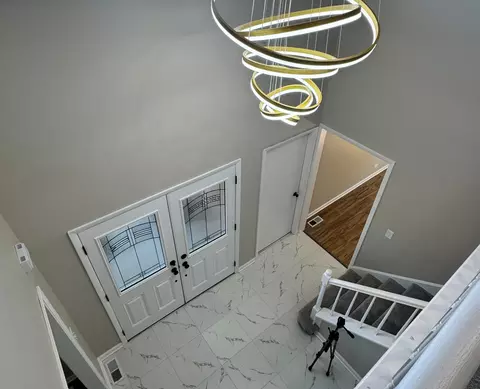 Entry Way - 940 Tanglewood Dr, Wheeling, IL 60090 photo 8 of 8