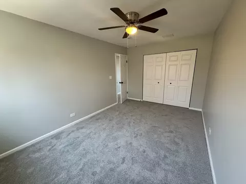 Bedroom - 940 Tanglewood Dr, Wheeling, IL 60090 photo 8 of 12