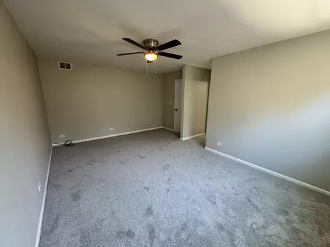 Bedroom - 940 Tanglewood Dr, Wheeling, IL 60090 photo 4 of 12