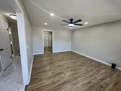 Living - 940 Tanglewood Dr, Wheeling, IL 60090 photo 1 of 10