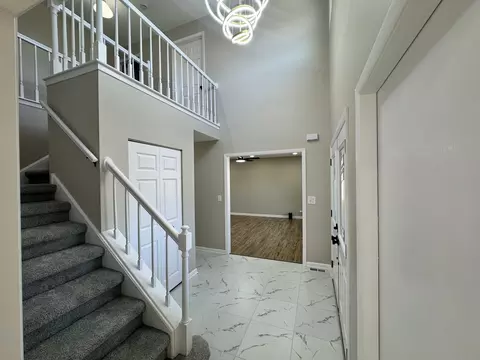 Entry Way - 940 Tanglewood Dr, Wheeling, IL 60090 photo 1 of 8