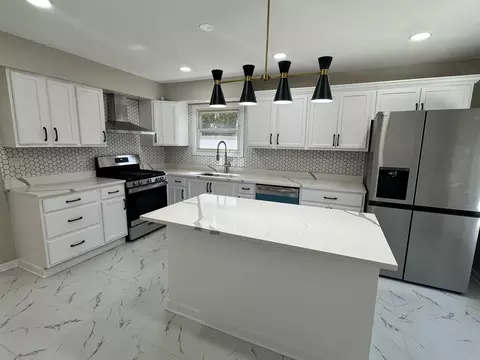 Kitchen - 940 Tanglewood Dr, Wheeling, IL 60090 photo 5 of 5