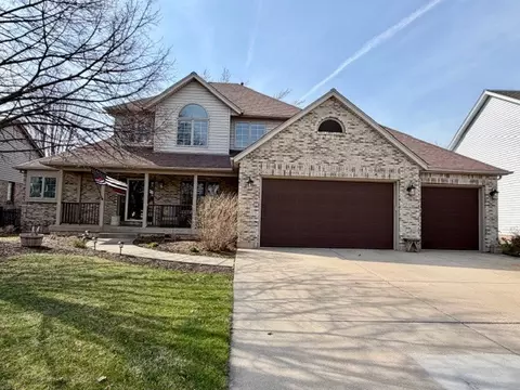 1325 Foxpointe Dr, Sycamore, IL 60178