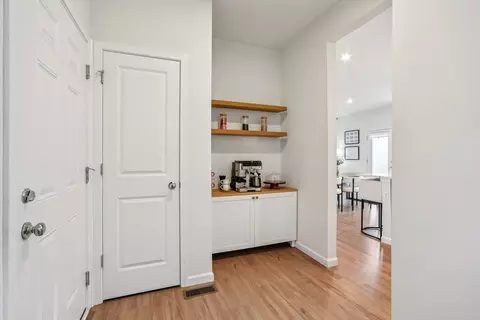 Entry Way - 600 Alpine Dr, Algonquin, IL 60102 photo 3 of 7