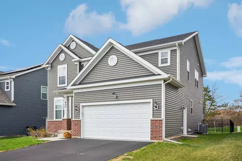 Exterior - 600 Alpine Dr, Algonquin, IL 60102 photo 3 of 7