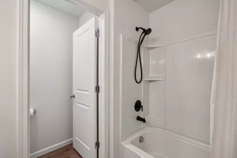 Bath - 600 Alpine Dr, Algonquin, IL 60102 photo 5 of 5