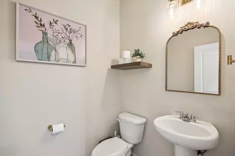 Bath - 600 Alpine Dr, Algonquin, IL 60102 photo 1 of 5