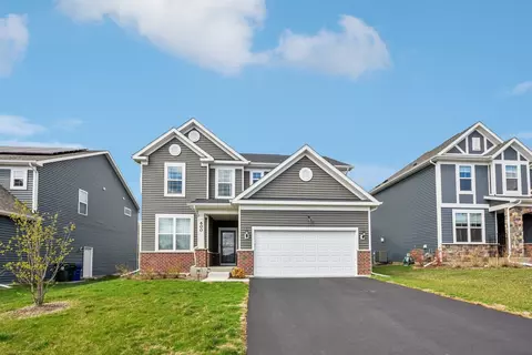 600 Alpine Dr, Algonquin, IL 60102