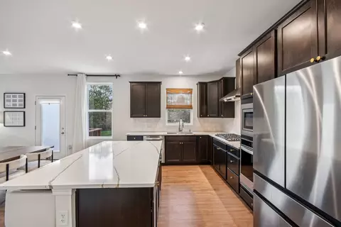 Kitchen - 600 Alpine Dr, Algonquin, IL 60102 photo 3 of 3