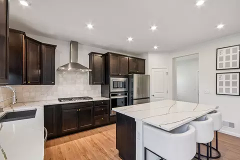 Kitchen - 600 Alpine Dr, Algonquin, IL 60102 photo 2 of 3