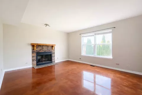 Living - 2467 Deerfield Dr, Aurora, IL 60506 photo 3 of 4