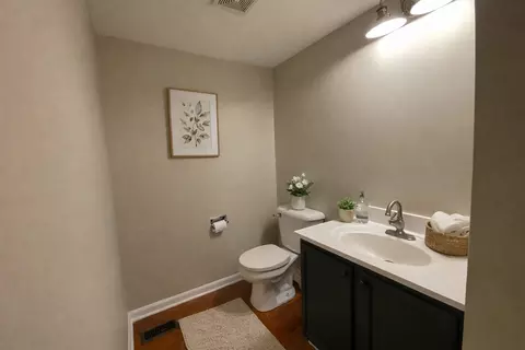 Bath - 2467 Deerfield Dr, Aurora, IL 60506 photo 1 of 5