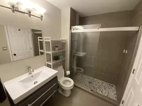 Bath - 2467 Deerfield Dr, Aurora, IL 60506 photo 2 of 5