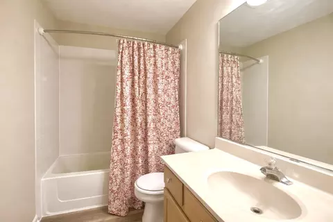 Bath - 2467 Deerfield Dr, Aurora, IL 60506 photo 5 of 5