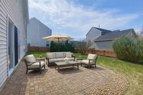 Exterior - 2467 Deerfield Dr, Aurora, IL 60506 photo 2 of 4